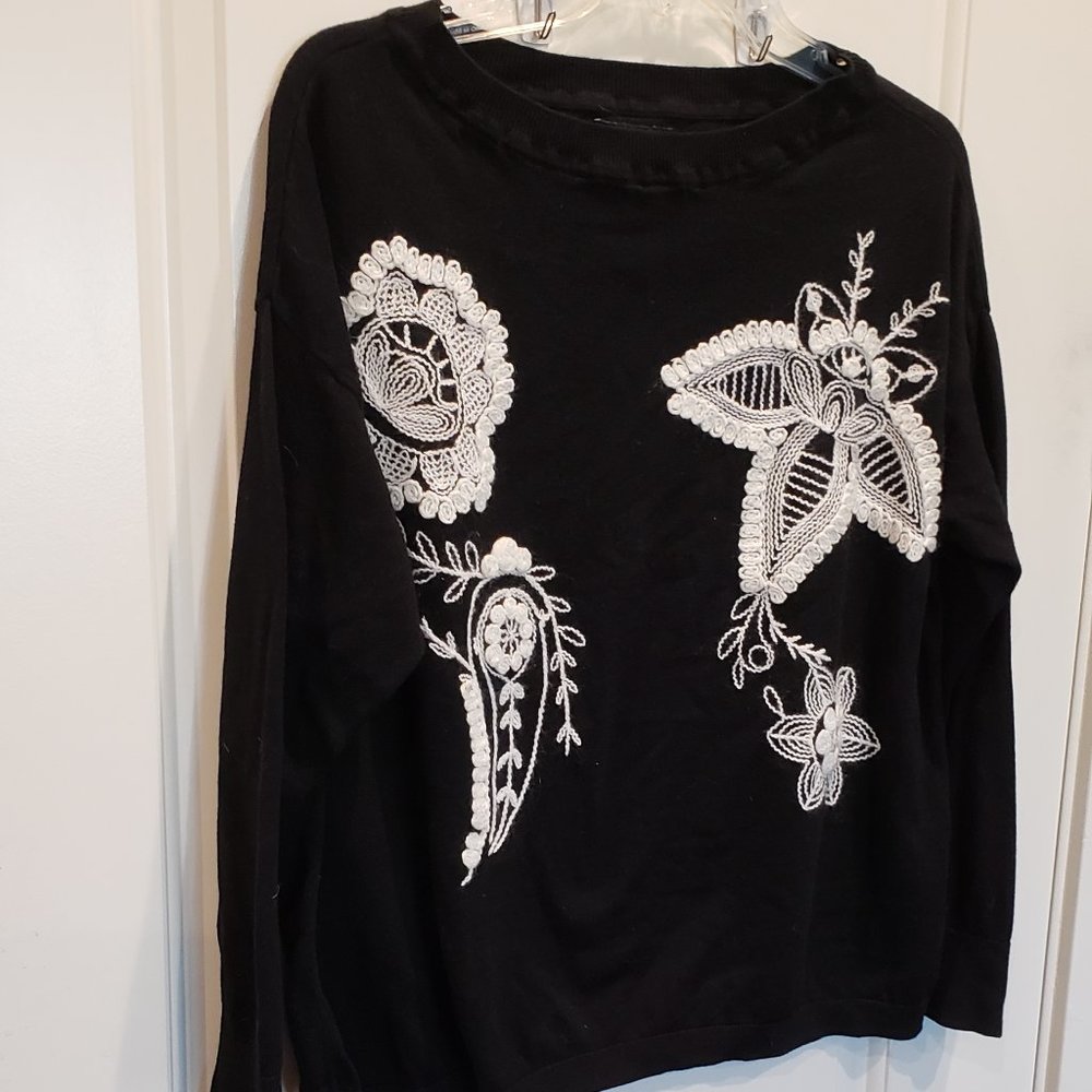 XL  Light weight black sweater by Chaps